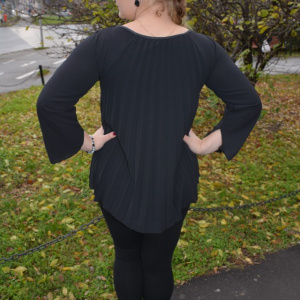 Bluza deosebita cu design plisat pe lungime, culoare neagra - Img 5