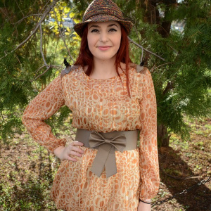 Bluza deosebita, de culoare maro deschis, cu design de cercuri - Img 2