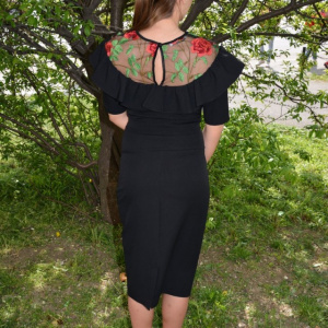 Bluza eleganta cu talie scurta, neagra, cu insertie de tul brodat - Img 3
