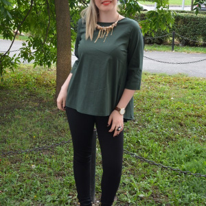 Bluza kaki, model tineresc cu design de funda mare in spate - Img 2