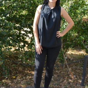 Bluza rafinata, culoare neagra, cu guler mic decorat cu margele - Img 4