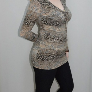 Bluza tinereasca cu design animal-print, model lung, cambrat - Img 3