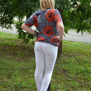 Bluza tinereasca cu imprimeu de dungi bleumarin si flori rosii - Img 4