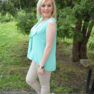 Bluza turcoaz, cu design de rever in fata si dantela in spate - Img 3