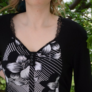 Bluze cu maneca trei-sferuri, material usor elastic, negre-albe - Img 3
