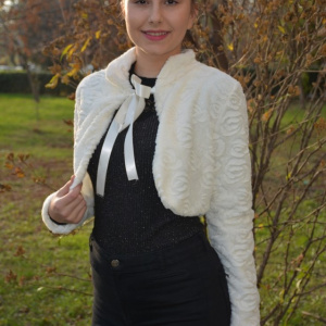 Bolero Alice din blana sintetica, scurt in talie si maneca lunga, nuanta de crem - Img 2