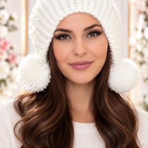 Caciula rafinata, de culoare alba, calduroasa, pentru toamna-iarna