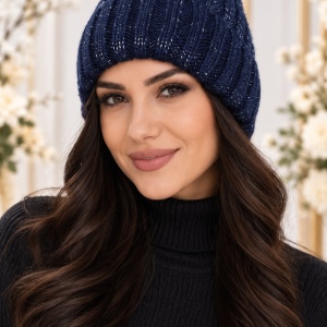 Caciula simpla de iarna, culoare bleumarin cu design argintiu