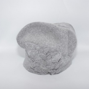 Caciula Suzane accesorizata cu petale 3d si insertii de strasuri,nuanta de gri - Img 3