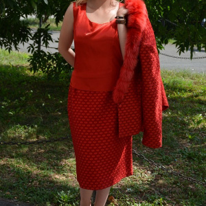 Costum elegant bej, gri, negru,rosu cu insertii de blanita - Img 7