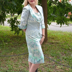 Costum elegant, frumos colorat, in nuante de verde deschis - Img 3