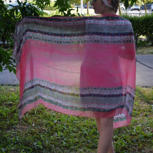 Esarfa fashion de culoare roz cu dungi colorate, late, pe margini - Img 2