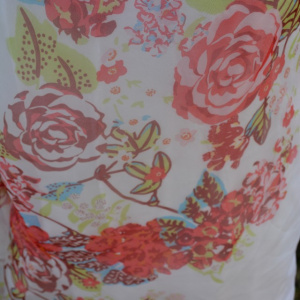 Esarfa rafinata din matase si vascoza alba cu design multicolor - Img 5