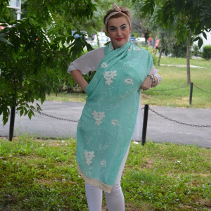 Esarfa turcoaz cu design broderie contrastanta si franjuri scurte - Img 6