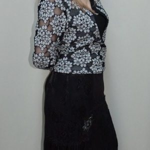 Fusta deosebita, neagra, design de insertii florale si voal fin - Img 5