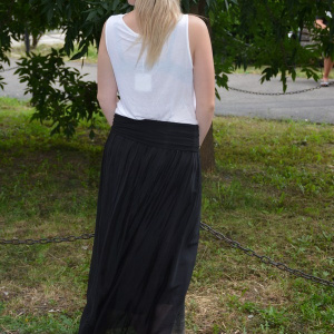 Fusta neagra cu croiala usor evazata, material cu aspect matasos - Img 4
