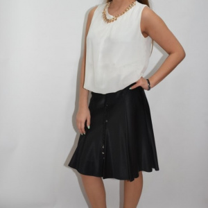 Fusta rafinata din saten, culoare neagra, model scurt in clini - Img 4