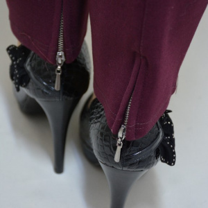 Pantalon casual de culoare marsala, model lung cu fermoare - Img 4