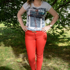 Pantalon fashion de culoare rosie, talie medie, decor de cristale - Img 2