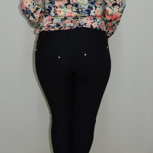 Pantalon usor elastic, nuanta de negru, curelusa aurie - Img 4