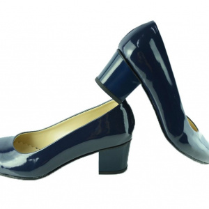 Pantof clasic cu toc patrat, de culoare bleumarin, cu aspect lucios