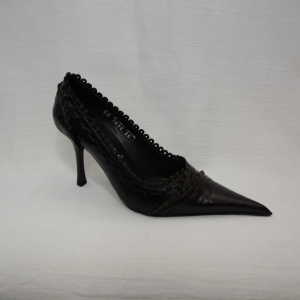 Pantof negru deosebit, toc subtire, strasuri aurii fashion - Img 5