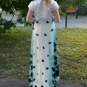 Rochie alba cu bolerou iar ,trena cu insertie de dantela - Img 4
