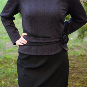 Rochie calduroasa, aspect de costum, de culoare neagra cu mov - Img 2