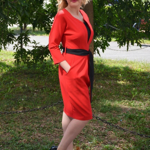 Rochie casual, de culoare rosie, cu buzunare si cordon in talie - Img 4