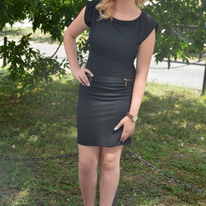 Rochie casual, neagra simpla, cu design de buzunare false cu fermoar auriu - Img 2