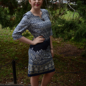Rochie chic, nuanta de blueumarin-bej, cu imprimeu abstract - Img 5