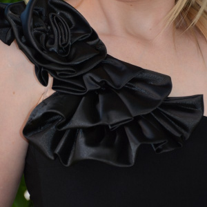 Rochie de club, neagra, cambrata pe corp, model pe un singur umar - Img 3