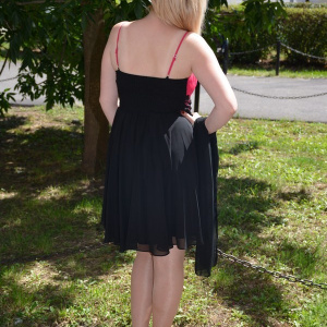 Rochie de gala scurta, cu fusta din voal negru si top plisat roz - Img 4