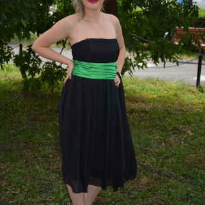 Rochie de seara scurta, din voal negru, cu banda verde in talie - Img 3