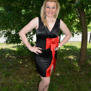 Rochie de seara scurta, neagra cu detalii rosii, model din saten - Img 2