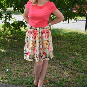 Rochie de zi, cu fusta multicolora si bluza roza, cu maneca scurta - Img 6