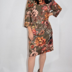 Rochie de zi Fevine cu model floral tip mozaic pe fundal kaki - Img 3