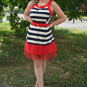 Rochie eleganta, cu dungi bleumarin-albe si contur rosu - Img 3