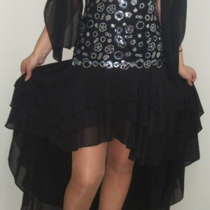 Rochie eleganta lunga, insertii de paiete argintii si trena din volanase - Img 5
