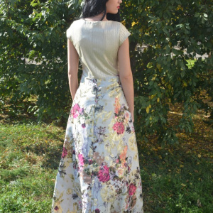 Rochie fashion de ocazie, model lung in nuanta aurie cu flori - Img 5