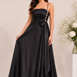 Rochie lunga, accesorizata cu o fundita si cristale