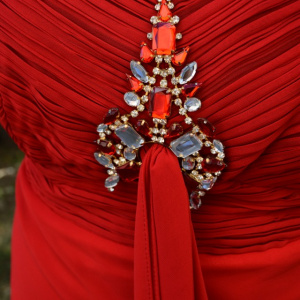 Rochie rafinata, de culoare rosie cu o cuta lunga in fata - Img 6
