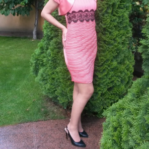 Rochie rafinata de seara, nuanta corai, cu inserti de dantela neagra - Img 4