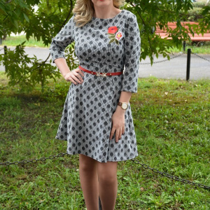 Rochie rafinata de zi cu flori brodate si design de buline negru-gri - Img 2