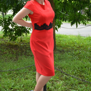 Rochie scurta de ocazie, culoare rosie cu dantela neagra in talie - Img 3