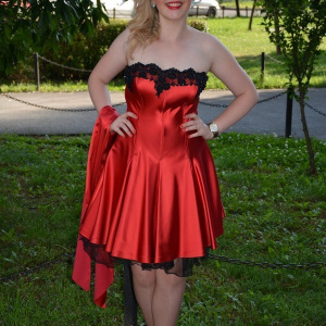 Rochie scurta, din material lucios, cu jupun negru in valuri - Img 2