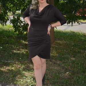 Rochie tinereasca, de culoare maro, decolteu in v - Img 6