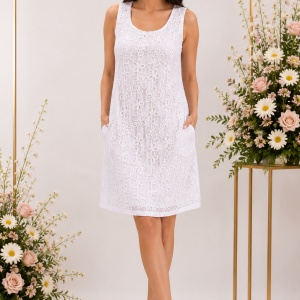 Rochie trendy cu croi lejer, design floral, realist, pe fond alb