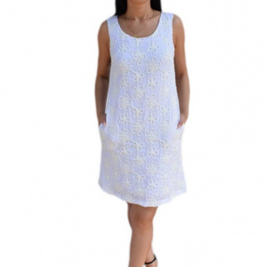 Rochie trendy cu croi lejer, design floral, realist, pe fond alb - Img 1
