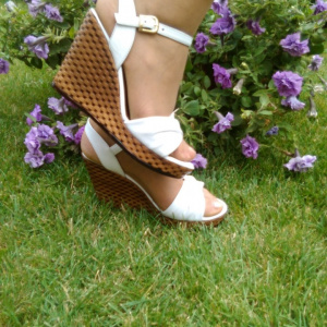 Sanda casual, de culoare alba, cu design fronsat in fata - Img 5